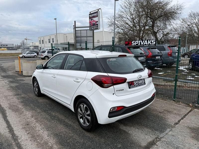 Gebraucht Hyundai i20 Select 75 PS (55 kW) 2019 Weiß Kleinwagen