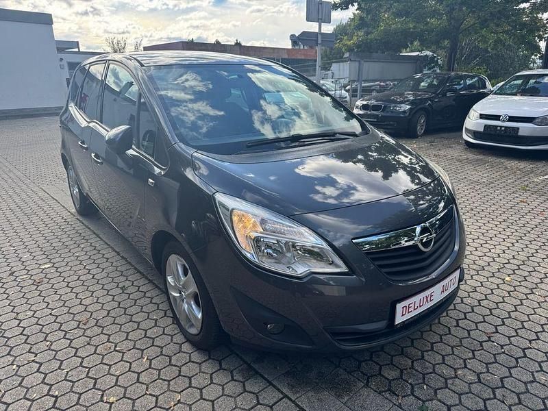 Grau Gebraucht 2011 Opel Meriva Design Edition Van / Kleinbus | 3.300 € (Fairer Preis) - Bild 1/4