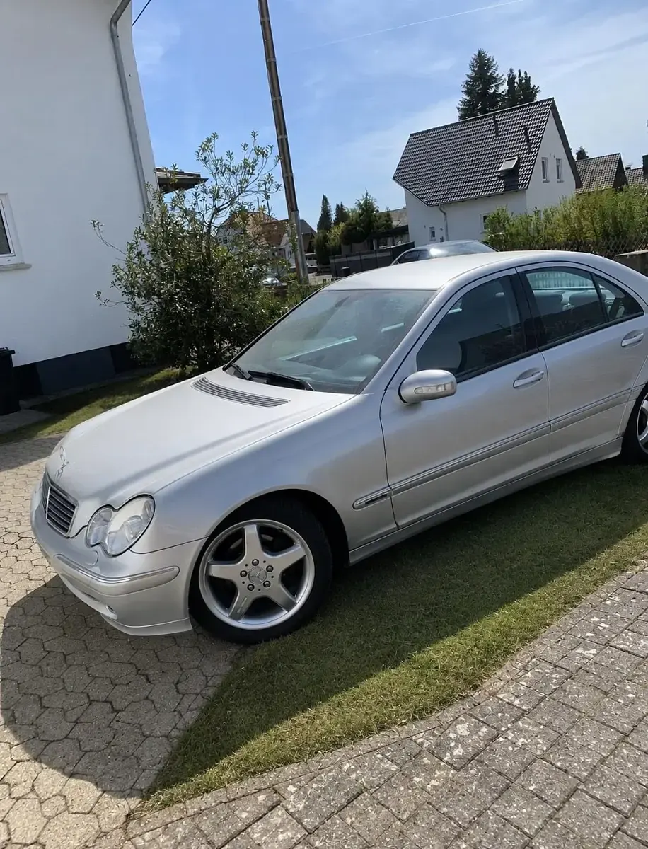 Gebraucht Mercedes C220 143 PS (105 kW) 2003 Silber Limousine