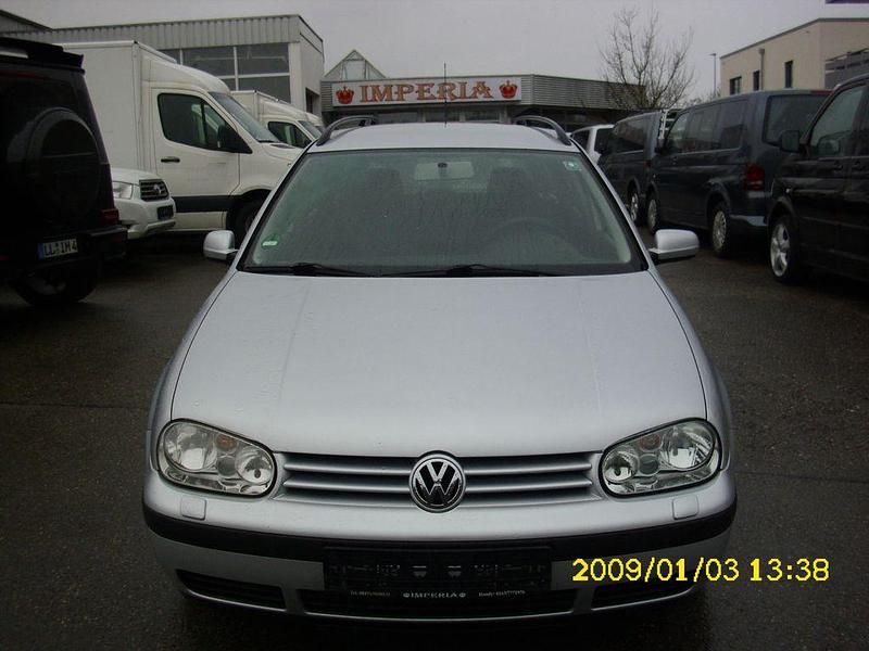 Silber Gebraucht 2001 VW Golf IV Kombi | 2.499 € (Etwas zu teuer) - Bild 1/4