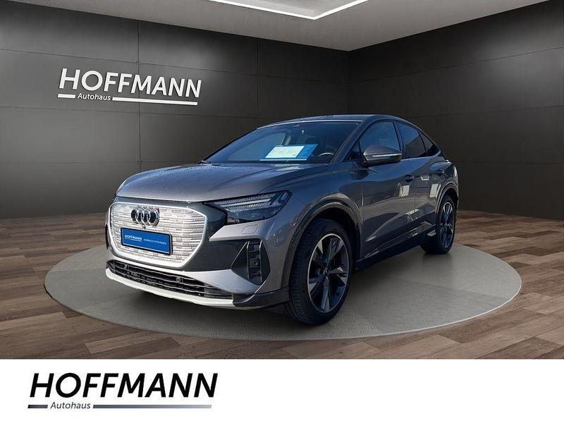 Grau Gebraucht 2022 Audi Q4 Sportback e-tron Sport SUV | 33.990 € (Guter Preis) - Bild 1/4