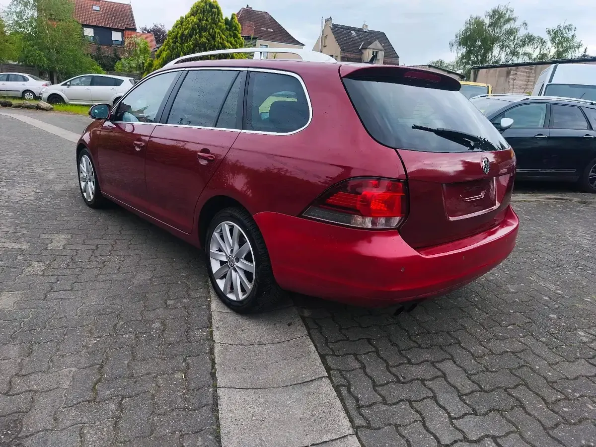 Gebraucht VW Golf VI 102 PS (75 kW) 2010 Rot Kleinwagen