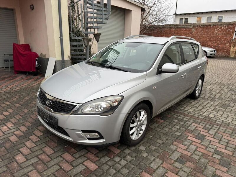 Silber Gebraucht 2009 Kia Ceed Sportswagon Kombi | 4.999 € (Fairer Preis) - Bild 1/4