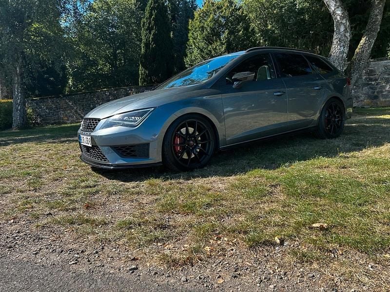 Grau Gebraucht 2015 Cupra Leon Kombi | 17.900 € (Fairer Preis) - Bild 1/4