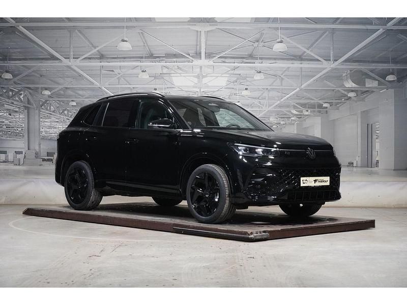 Neu VW Tiguan Style 150 PS (110 kW) 2025 Grenadillschwarz metallic SUV