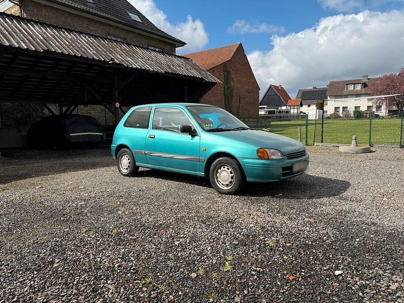 Gebraucht Toyota Starlet 75 PS (55 kW) 1996 Grün Kleinwagen