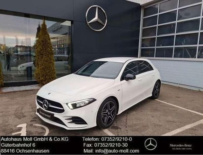 Polarweiss Gebraucht 2020 Mercedes A180 AMG Limousine | 29.900 € (Etwas zu teuer) - Bild 1/4