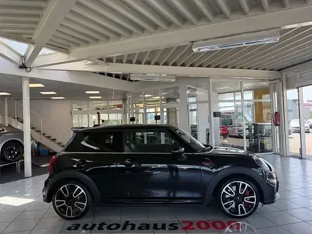 Gebraucht Mini John Cooper Works 231 PS (169 kW) 2023 Schwarz Kleinwagen