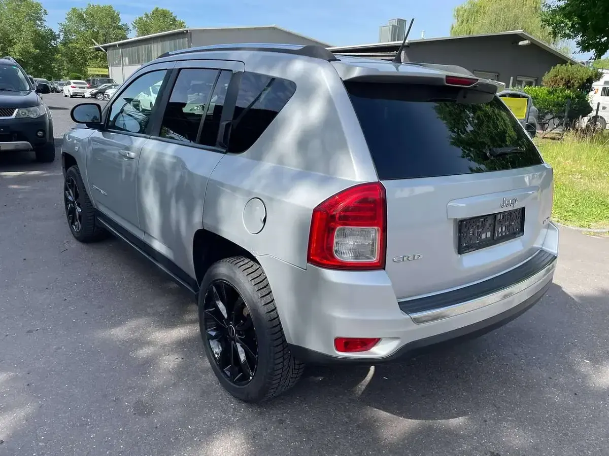 Gebraucht Jeep Compass Limited 163 PS (119 kW) 2013 Bright silver metallic clear SUV