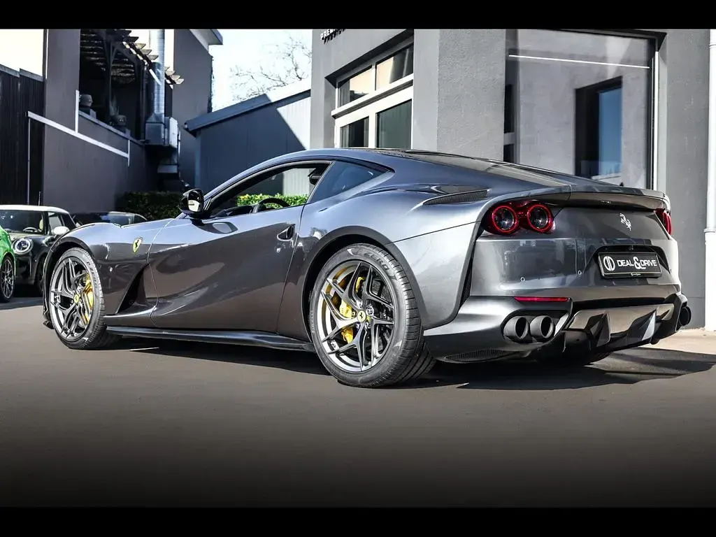 Gebraucht Ferrari 812 799 PS (587 kW) 2018 Grau Coupé