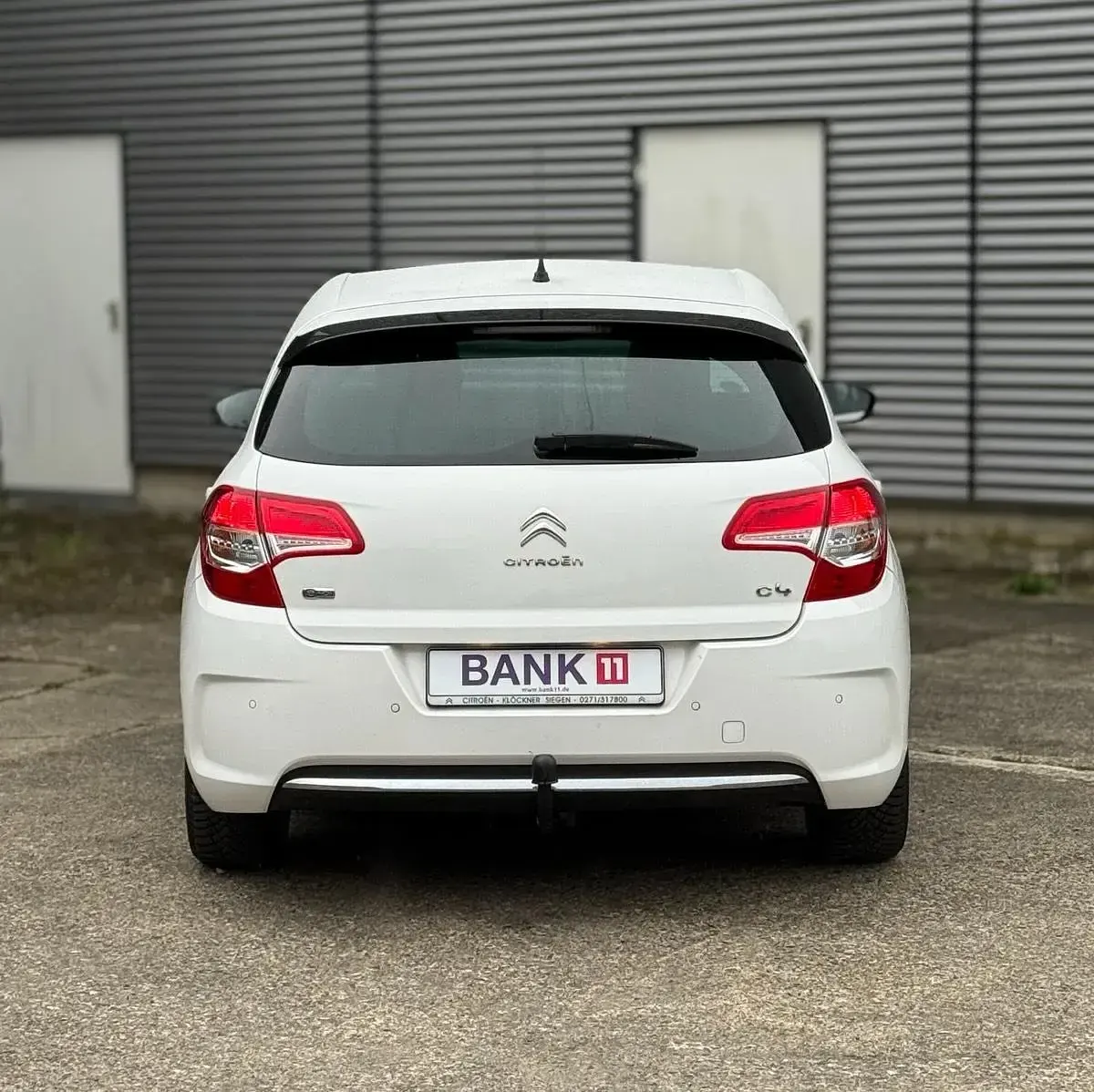 Używany Citroën C4 SELECTION 114 KM (83 kW) 2014 Biały Sedan/Limuzyna