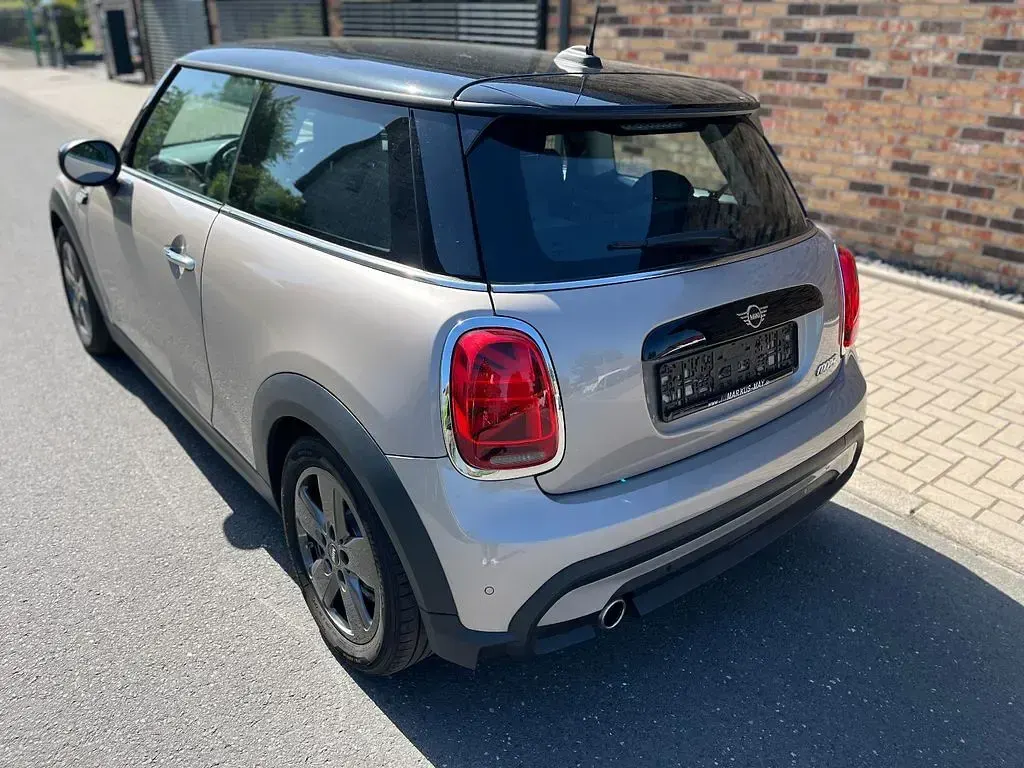 Gebraucht Mini Cooper 136 PS (100 kW) 2023 Rooftop grey metallic Kleinwagen