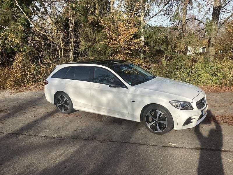 Weiß Gebraucht 2020 Mercedes C300e Kombi | 25.750 € (Fairer Preis) - Bild 1/4