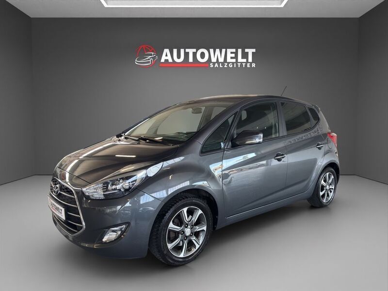 Grau Gebraucht 2017 Hyundai ix20 Space Van / Kleinbus | 11.999 € (Fairer Preis) - Bild 1/4