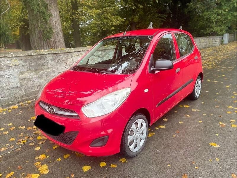 Gebraucht Hyundai i10 Edition 69 PS (50 kW) 2012 Rot Kleinwagen