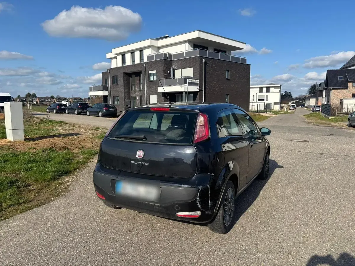 Gebraucht Fiat Punto 75 PS (55 kW) 2011 Schwarz Kleinwagen