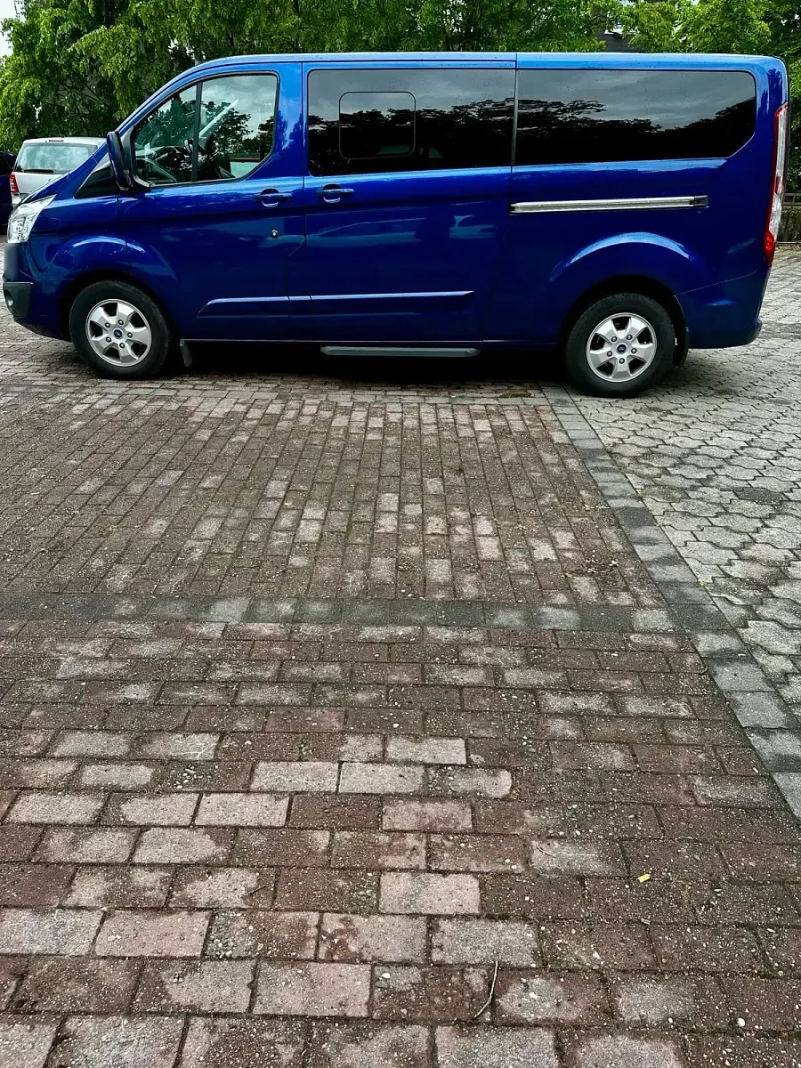 Gebraucht Ford Tourneo Titanium 170 PS (125 kW) 2017 Blau Van / Kleinbus