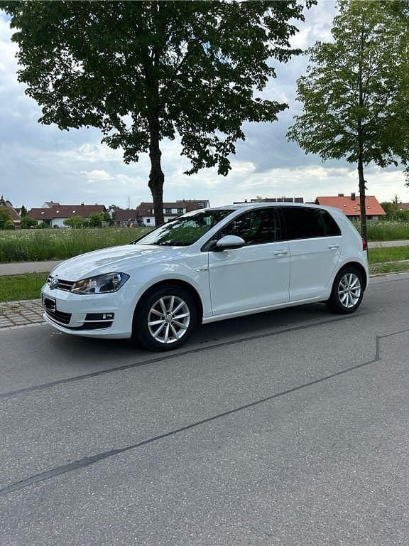 Weiß Gebraucht 2015 VW Golf VII LOUNGE Limousine | 9.999 € (Fairer Preis) - Bild 1/4