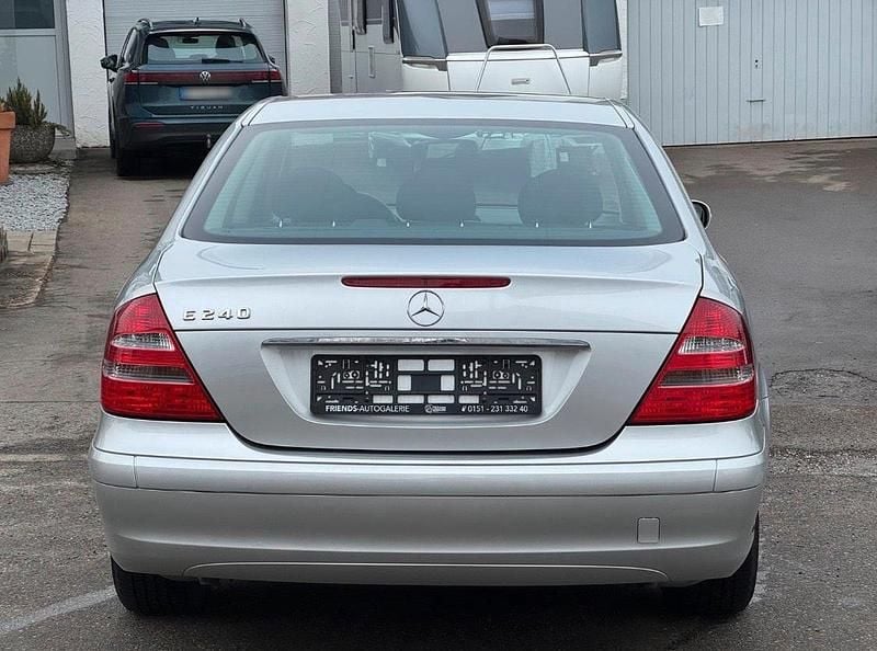 Gebraucht Mercedes E240 177 PS (130 kW) 2004 Silber Limousine