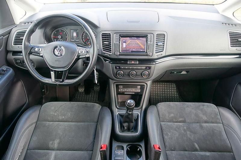 Gebraucht VW Sharan Highline 150 PS (110 kW) 2020 Grau Van / Kleinbus