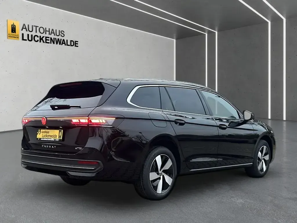 Gebraucht VW Passat Business 150 PS (110 kW) 2026 Schwarz Kombi