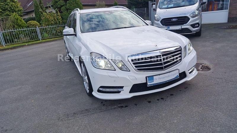 Polarweiss Gebraucht 2012 Mercedes E220 Kombi | 12.900 € (Fairer Preis) - Bild 1/4