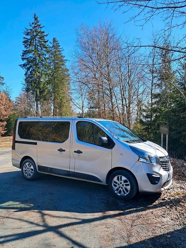 Gebraucht Opel Vivaro 145 PS (106 kW) 2018 Silber Van / Kleinbus