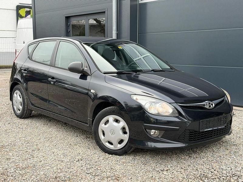 Gebraucht Hyundai i30 Edition 90 PS (66 kW) 2011 Schwarz Limousine