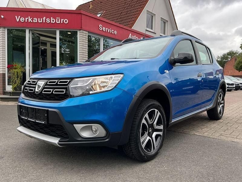 Blau Gebraucht 2018 Dacia Sandero Stepway Kleinwagen | 11.900 € (Fairer Preis) - Bild 1/4