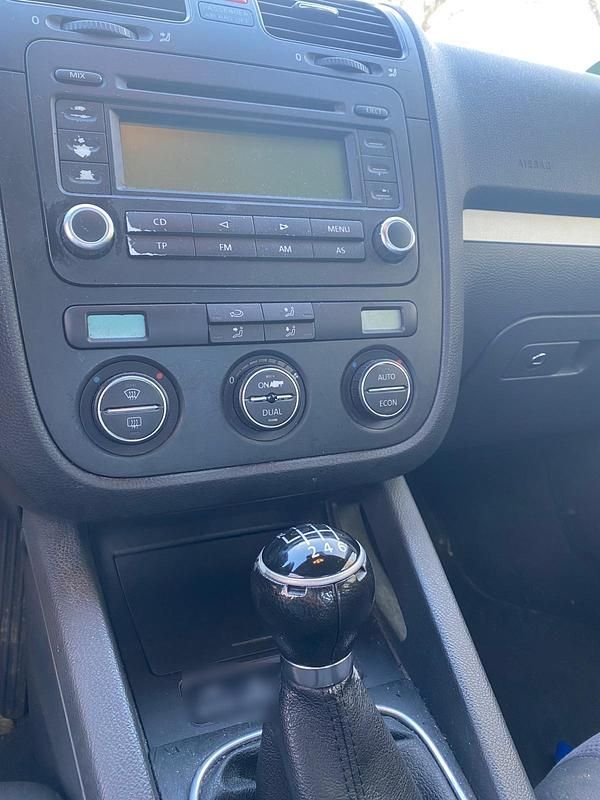 Gebraucht VW Jetta 116 PS (85 kW) 2006 Blau Limousine