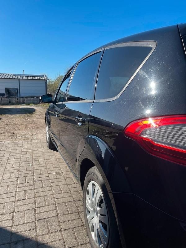 Używany Ford S-MAX S 140 KM (102 kW) 2014 Czarny Minivan