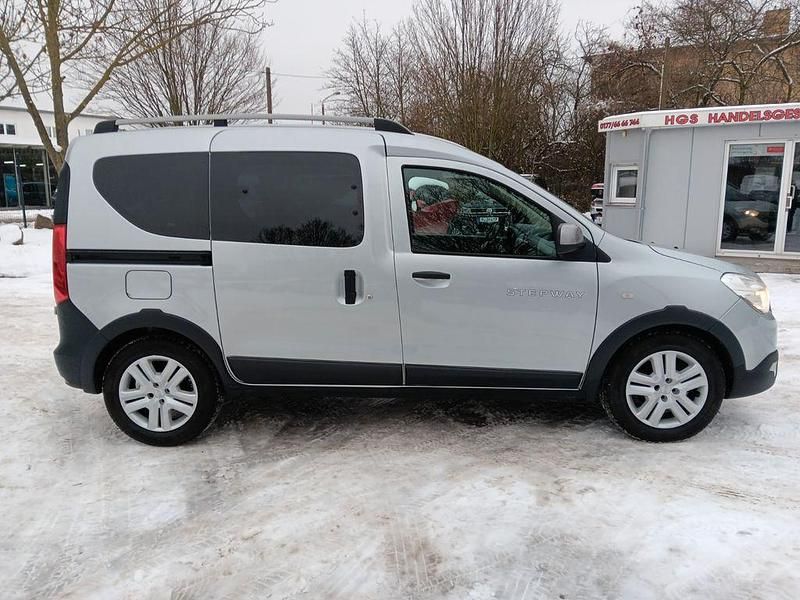 Gebraucht Dacia Dokker Stepway 95 PS (69 kW) 2019 Silber Van / Kleinbus