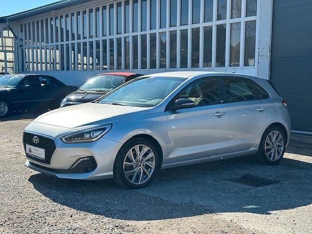 Gebraucht Hyundai i30 Passion Plus 140 PS (102 kW) 2018 Silber Limousine