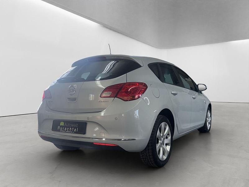 Gebraucht Opel Astra 140 PS (102 kW) 2012 Limousine