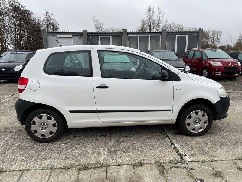 Gebraucht VW Fox Basis 54 PS (39 kW) 2008 Weiß Kleinwagen
