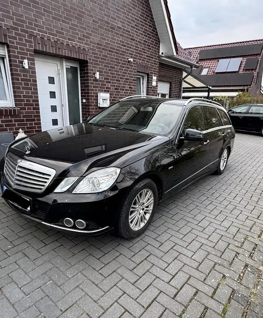 Gebraucht Mercedes E220 170 PS (125 kW) 2011 Schwarz Kombi