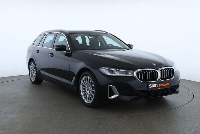 Schwarz Gebraucht 2023 BMW 530 Luxury Line Limousine | 36.950 € (Superpreis) - Bild 1/4