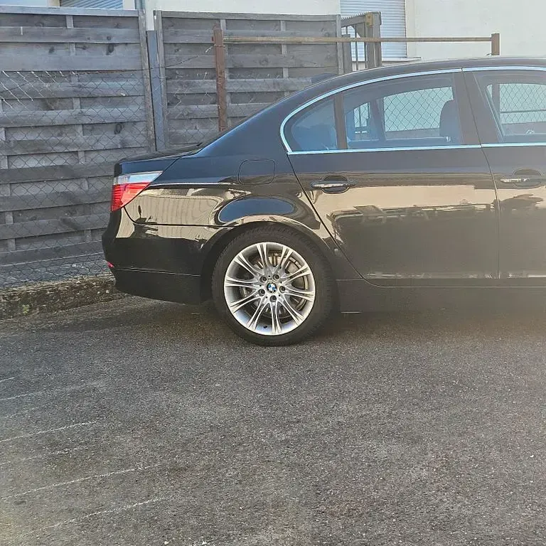 Gebraucht BMW 523 177 PS (130 kW) 2006 Schwarz Limousine