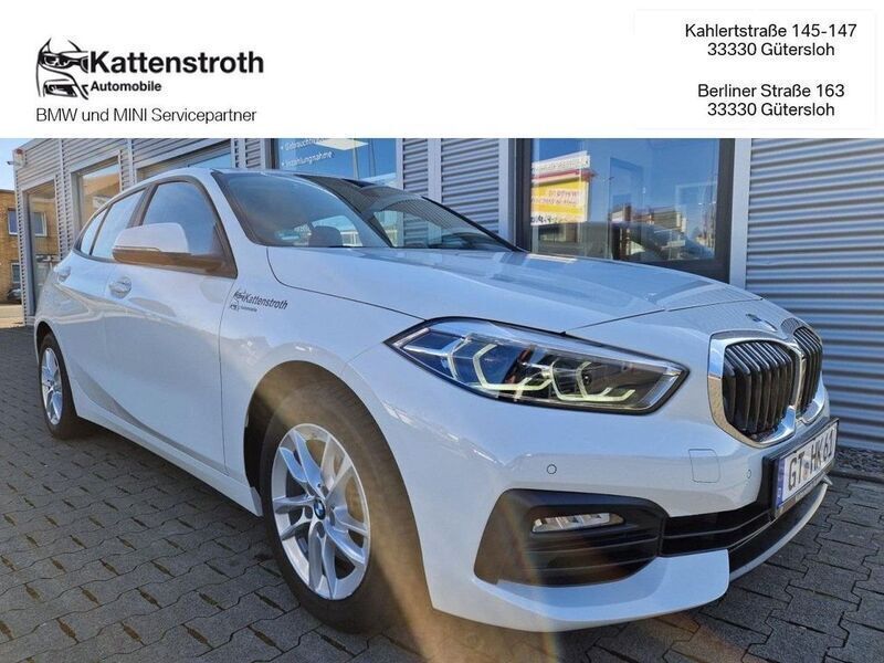 Alpinweiß Gebraucht 2022 BMW 118 Advantage Kleinwagen | 18.900 € (Guter Preis) - Bild 1/4