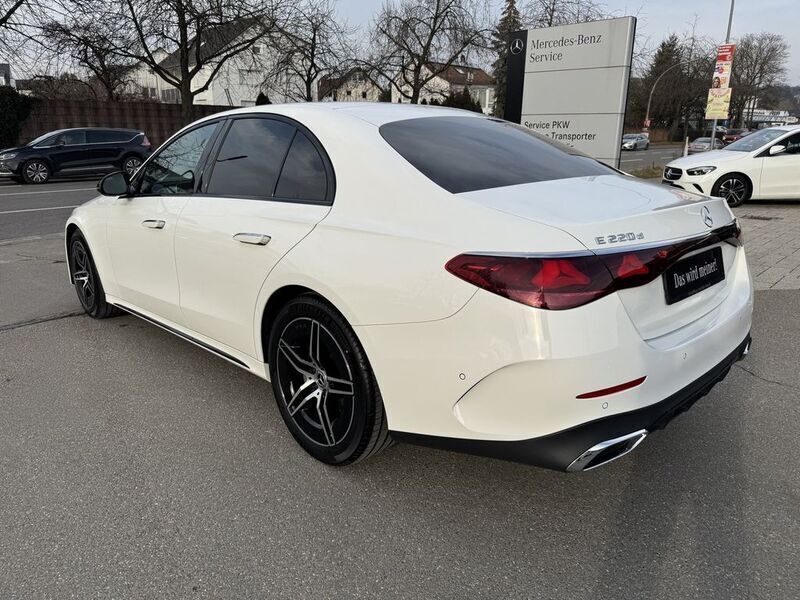 Gebraucht Mercedes E220 Premium 197 PS (144 kW) 2023 Weiß Limousine