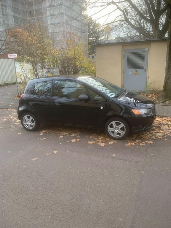 Schwarz Gebraucht 2009 Mitsubishi Colt Invite Limousine | 2.750 € (Etwas zu teuer) - Bild 1/4