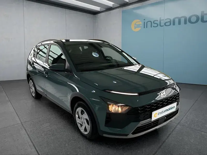 Neu Hyundai Bayon 101 PS (74 kW) 2025 Grün SUV