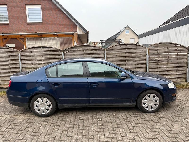 Gebraucht VW Passat 116 PS (85 kW) 2006 Blau Limousine