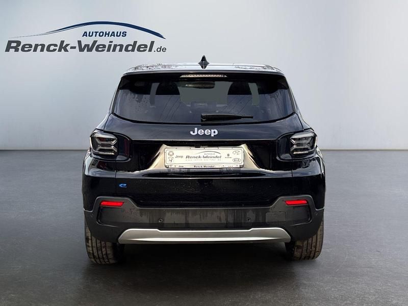 Neu Jeep Avenger EV Summit 114 kW (156 PS) 2025 Solid black clear coat (schwarz) SUV