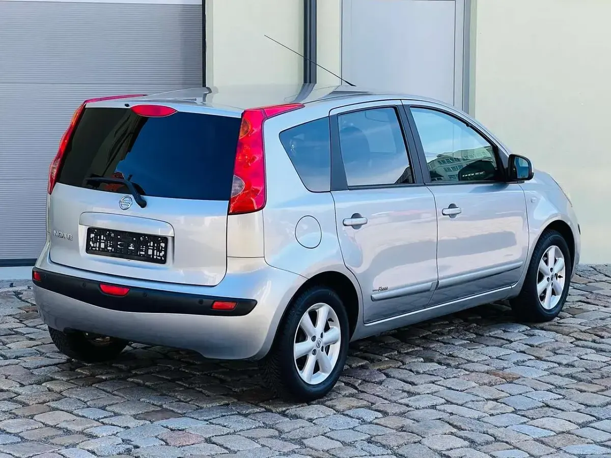 Second-hand Nissan Note Acenta 88 CP (64 kW) 2006 Argintiu Hatchback