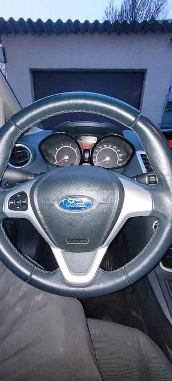 Gebraucht Ford Fiesta Trend 82 PS (60 kW) 2011 Schwarz Kleinwagen