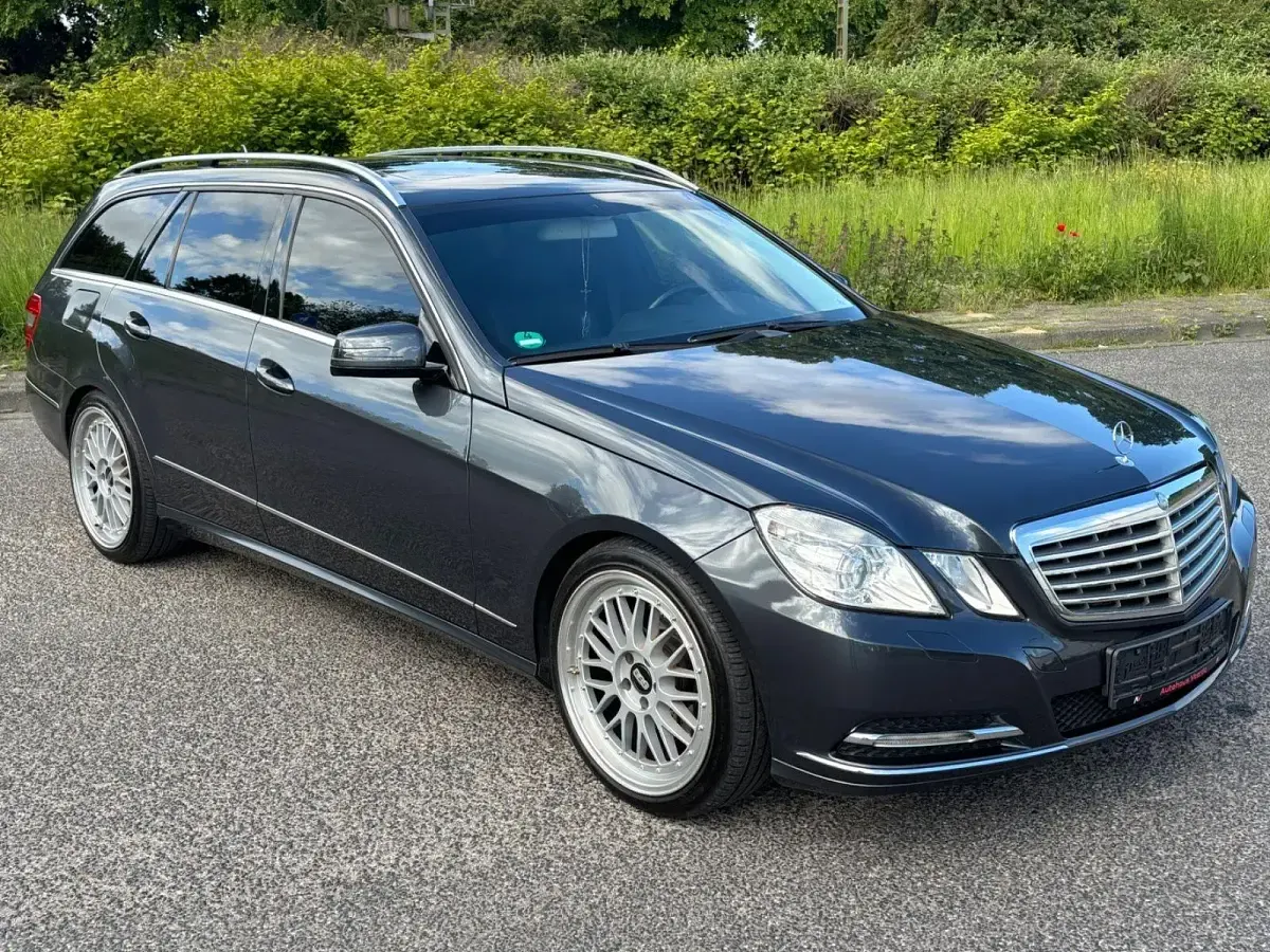 Gebraucht Mercedes E300 Elegance 252 PS (185 kW) 2012 Grau Kombi