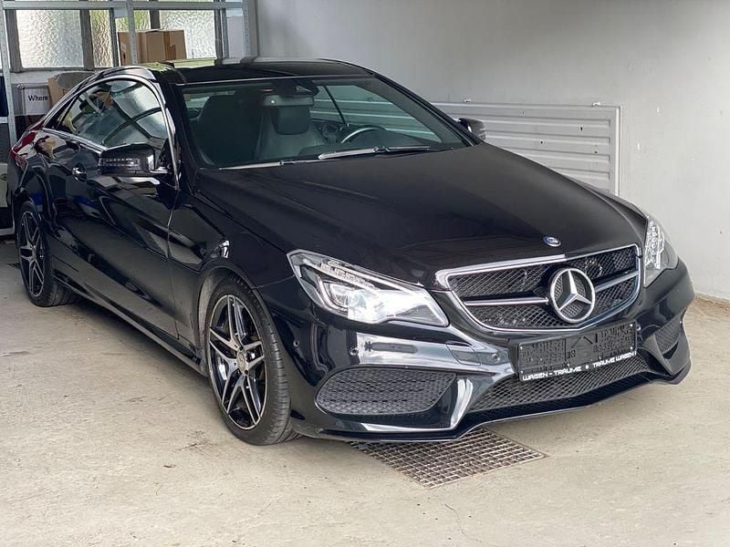 Gebraucht Mercedes E220 AMG 170 PS (125 kW) 2015 Schwarz Coupé