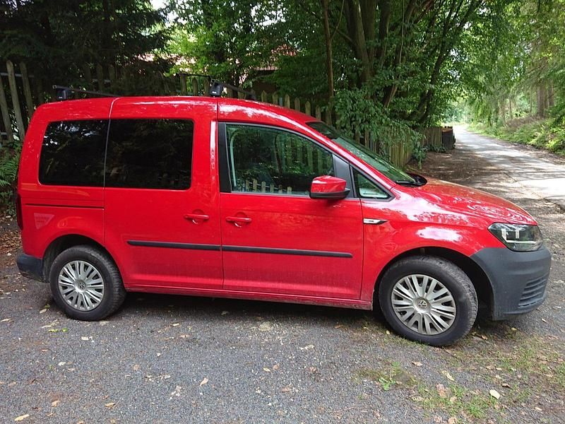 Rot Gebraucht 2020 VW Caddy Van / Kleinbus | 17.500 € (Etwas zu teuer) - Bild 1/4