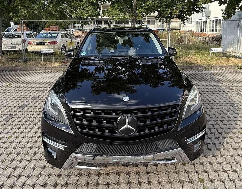 Schwarz Gebraucht 2012 Mercedes ML350 AMG SUV | 21.750 € (Etwas zu teuer) - Bild 1/4